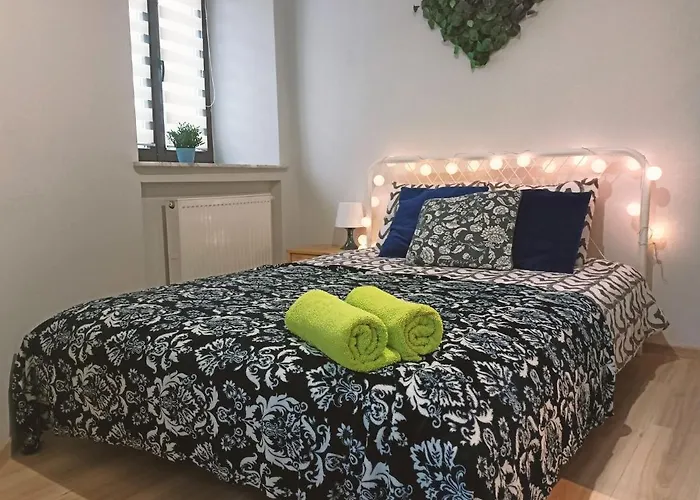 Granatowy Swietoduska 12 *